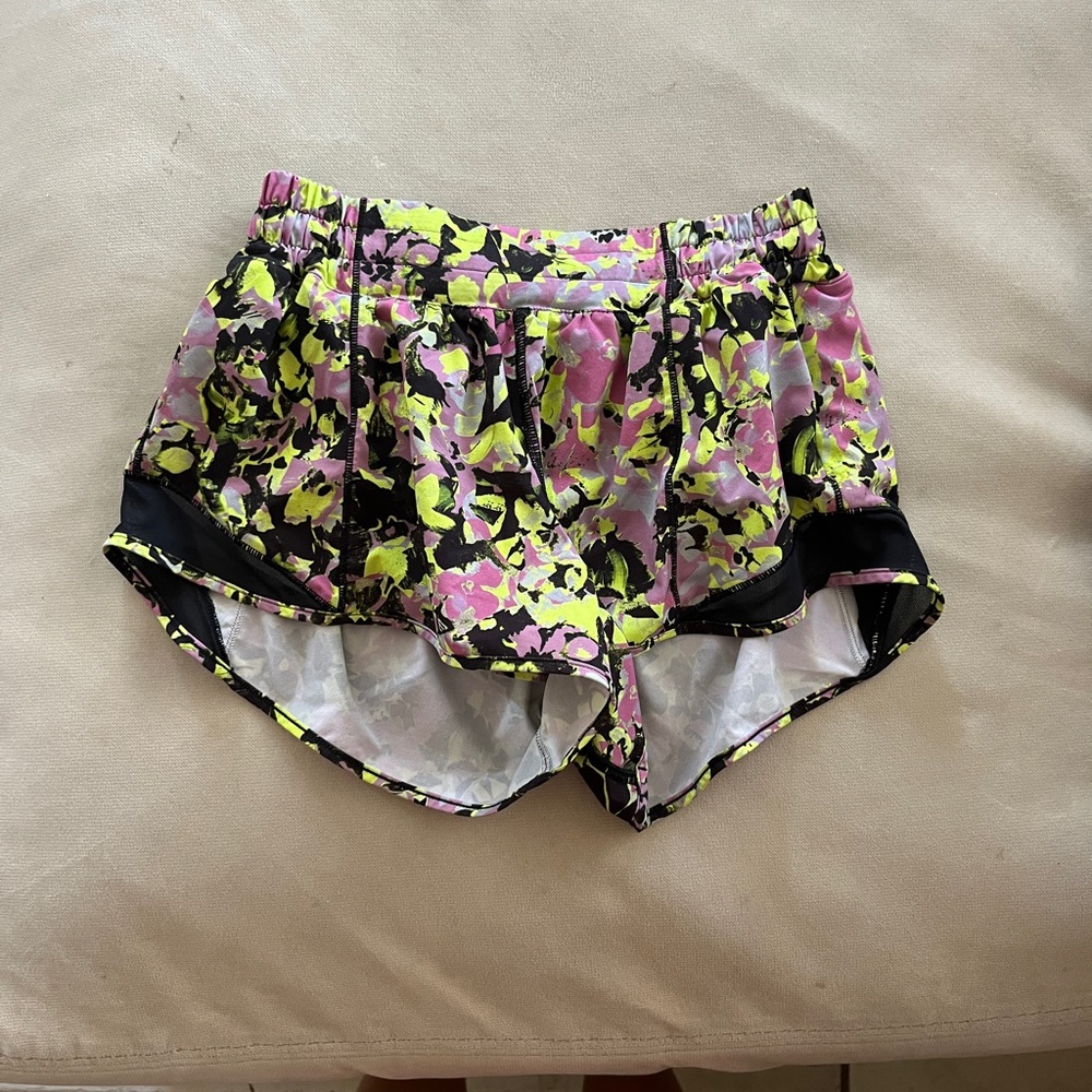 Patterned Hotty Hot Low-Rise Lined Short 2.5"
